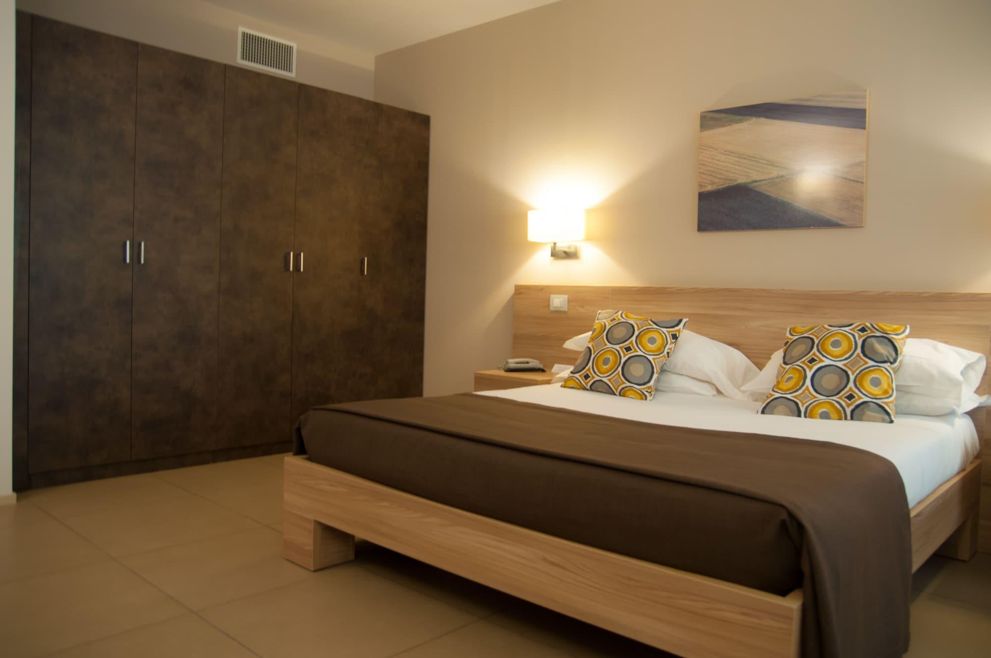 Hotel Dimorae Rooms And Suites - Apartments Чивитанова Марке Екстериор снимка