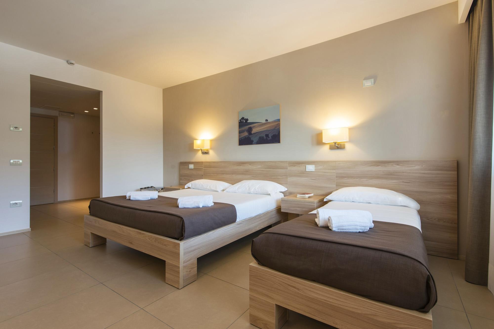 Hotel Dimorae Rooms And Suites - Apartments Чивитанова Марке Екстериор снимка