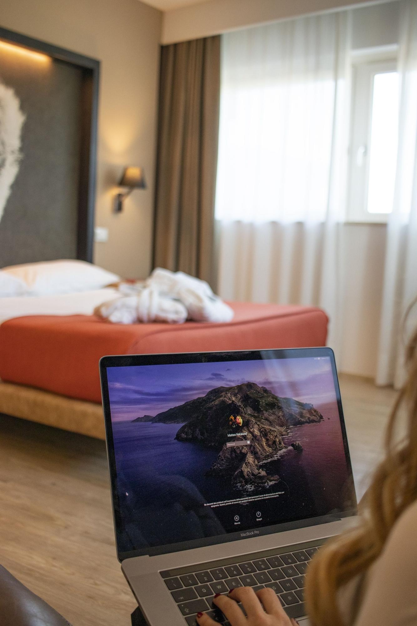 Hotel Dimorae Rooms And Suites - Apartments Чивитанова Марке Екстериор снимка