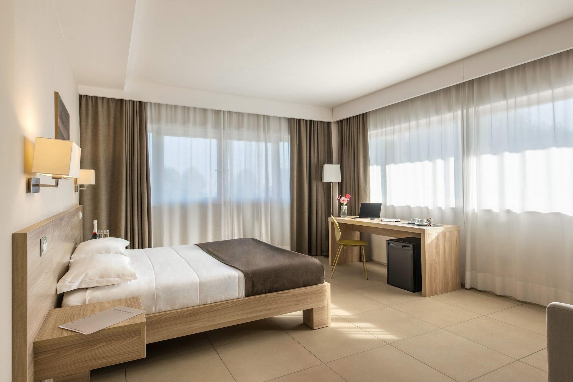 Hotel Dimorae Rooms And Suites - Apartments Чивитанова Марке Екстериор снимка