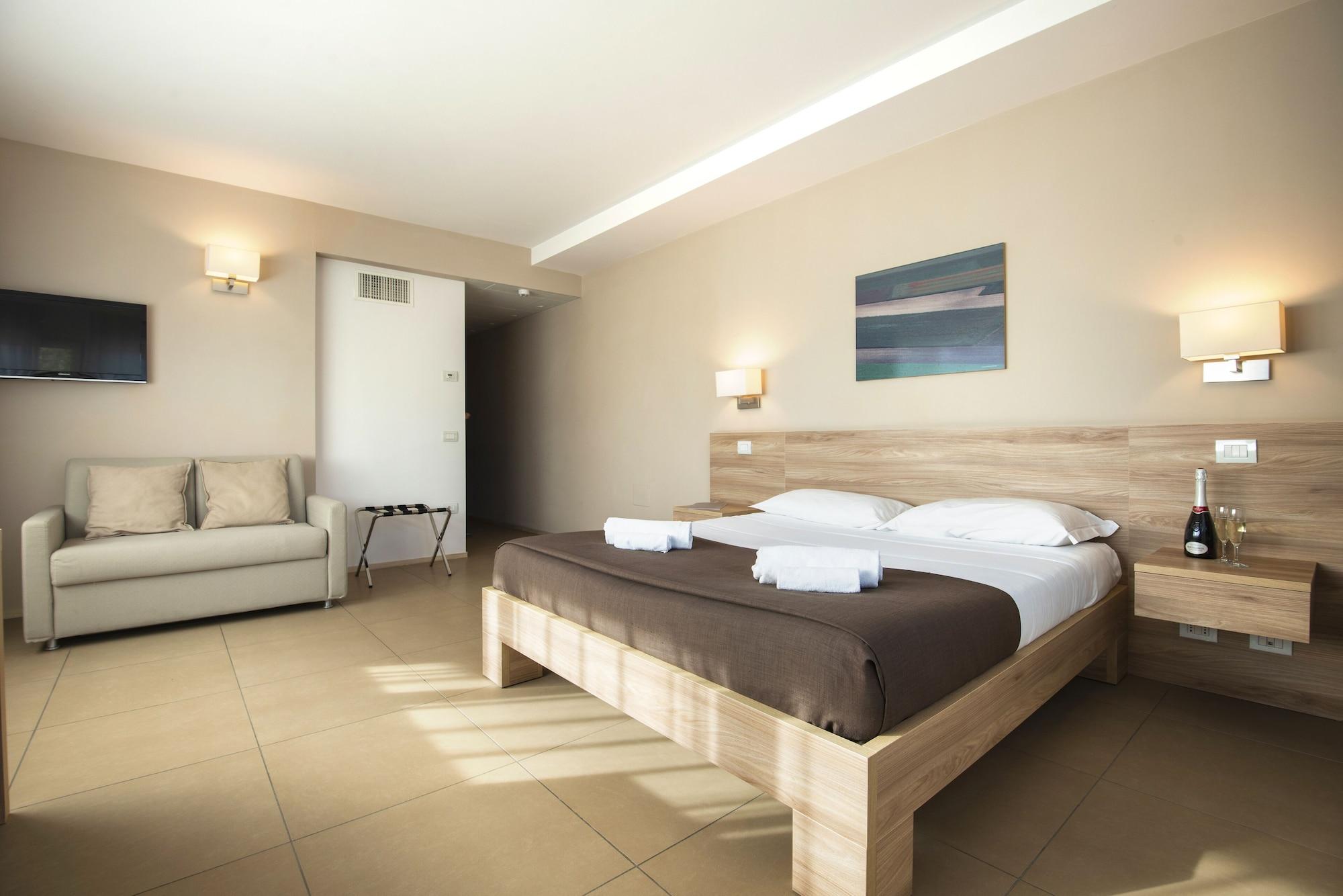 Hotel Dimorae Rooms And Suites - Apartments Чивитанова Марке Екстериор снимка