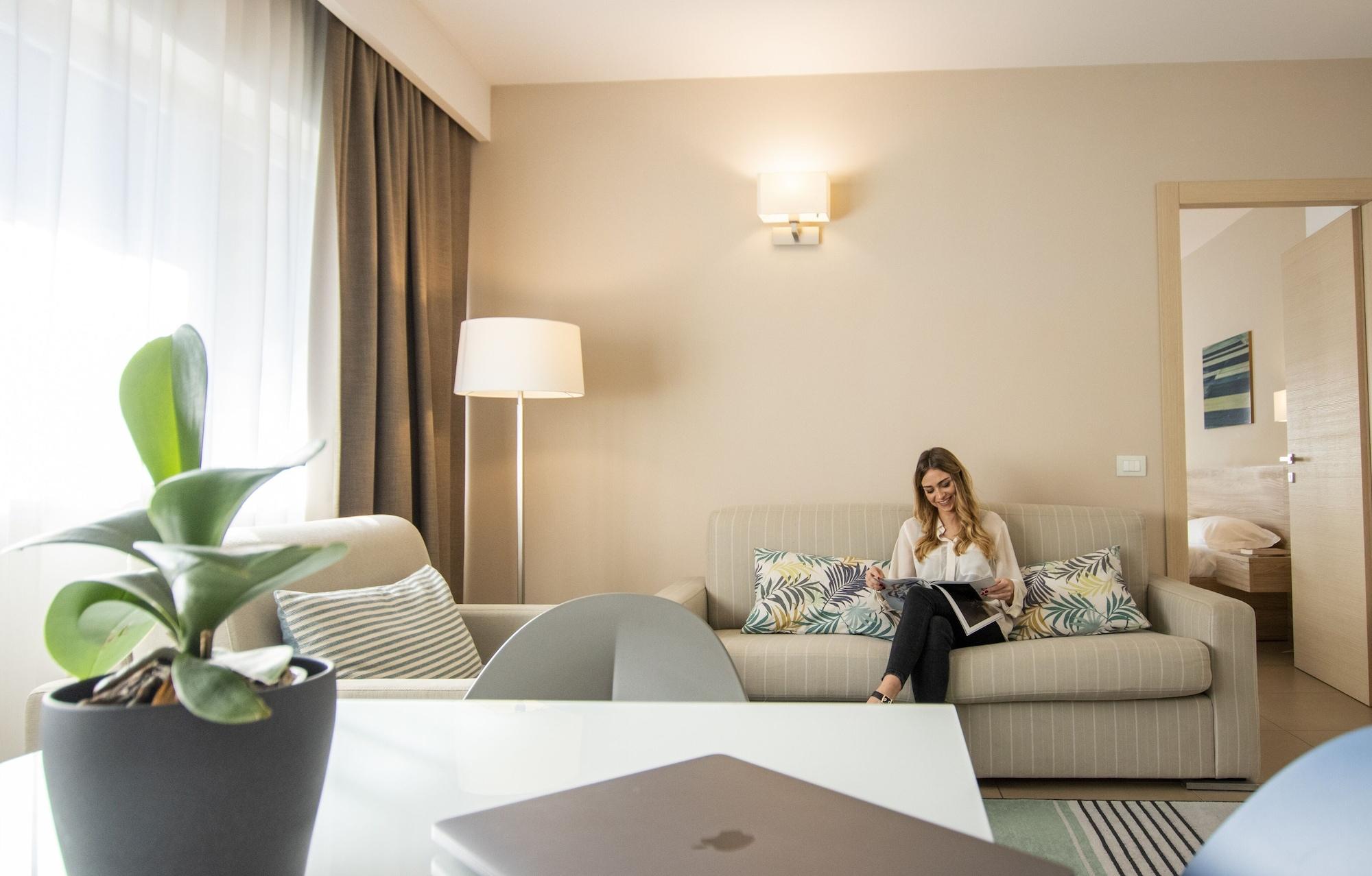 Hotel Dimorae Rooms And Suites - Apartments Чивитанова Марке Екстериор снимка