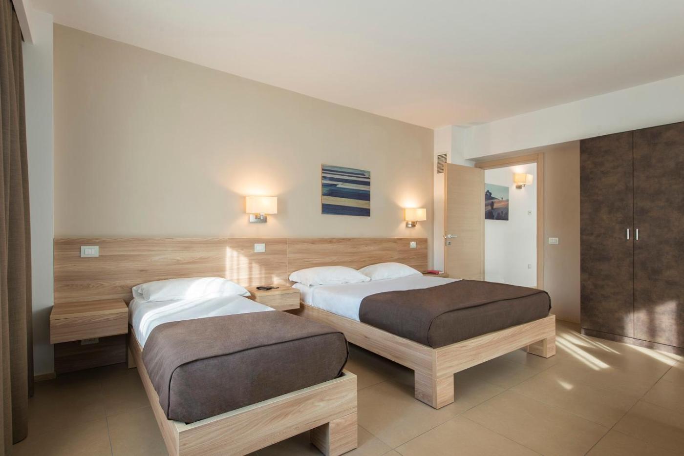 Hotel Dimorae Rooms And Suites - Apartments Чивитанова Марке Стая снимка