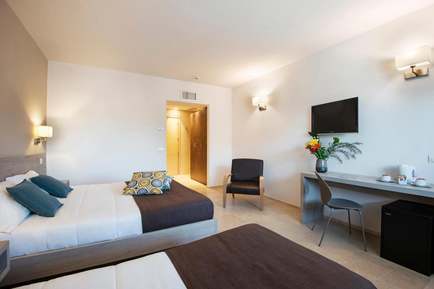 Hotel Dimorae Rooms And Suites - Apartments Чивитанова Марке Стая снимка