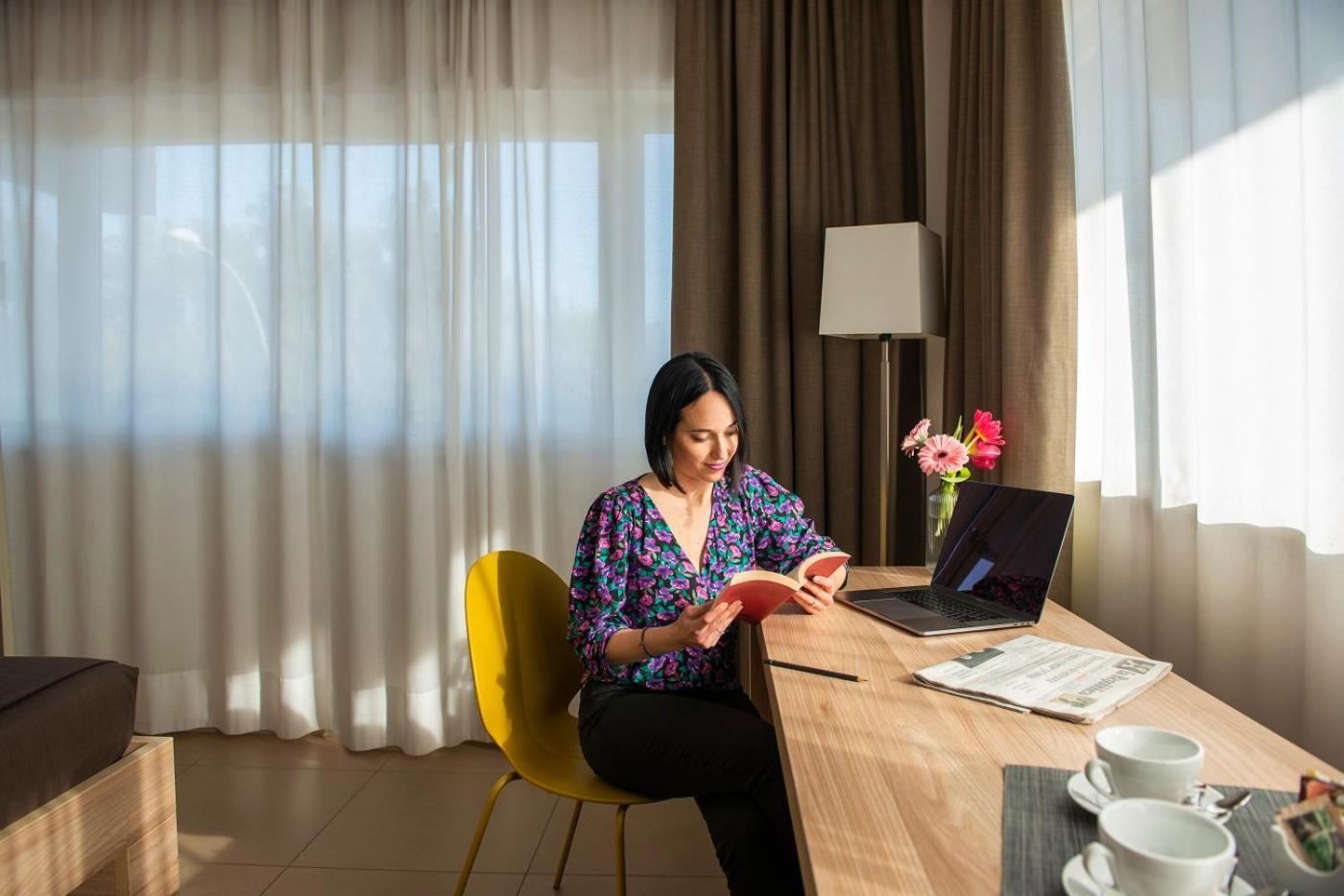 Hotel Dimorae Rooms And Suites - Apartments Чивитанова Марке Стая снимка