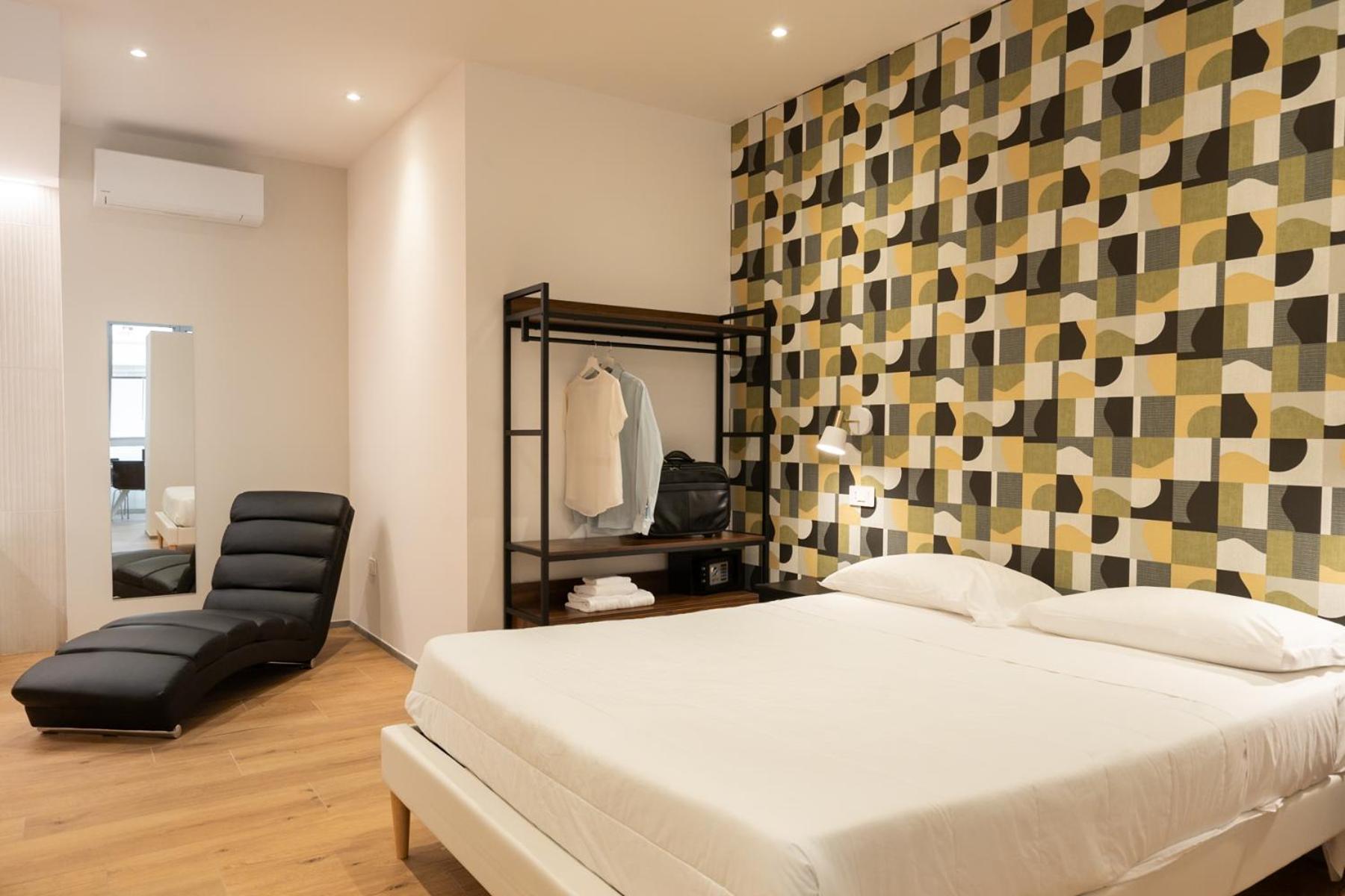 Hotel Dimorae Rooms And Suites - Apartments Чивитанова Марке Екстериор снимка
