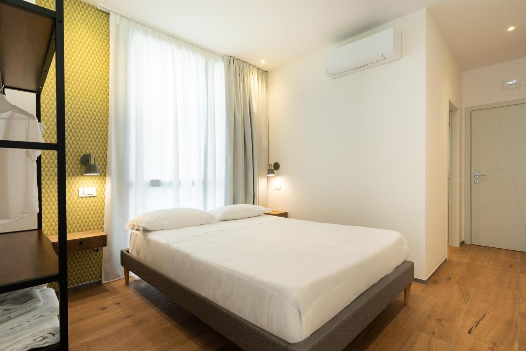 Hotel Dimorae Rooms And Suites - Apartments Чивитанова Марке Екстериор снимка