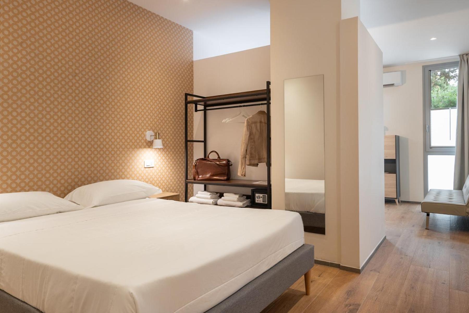 Hotel Dimorae Rooms And Suites - Apartments Чивитанова Марке Екстериор снимка