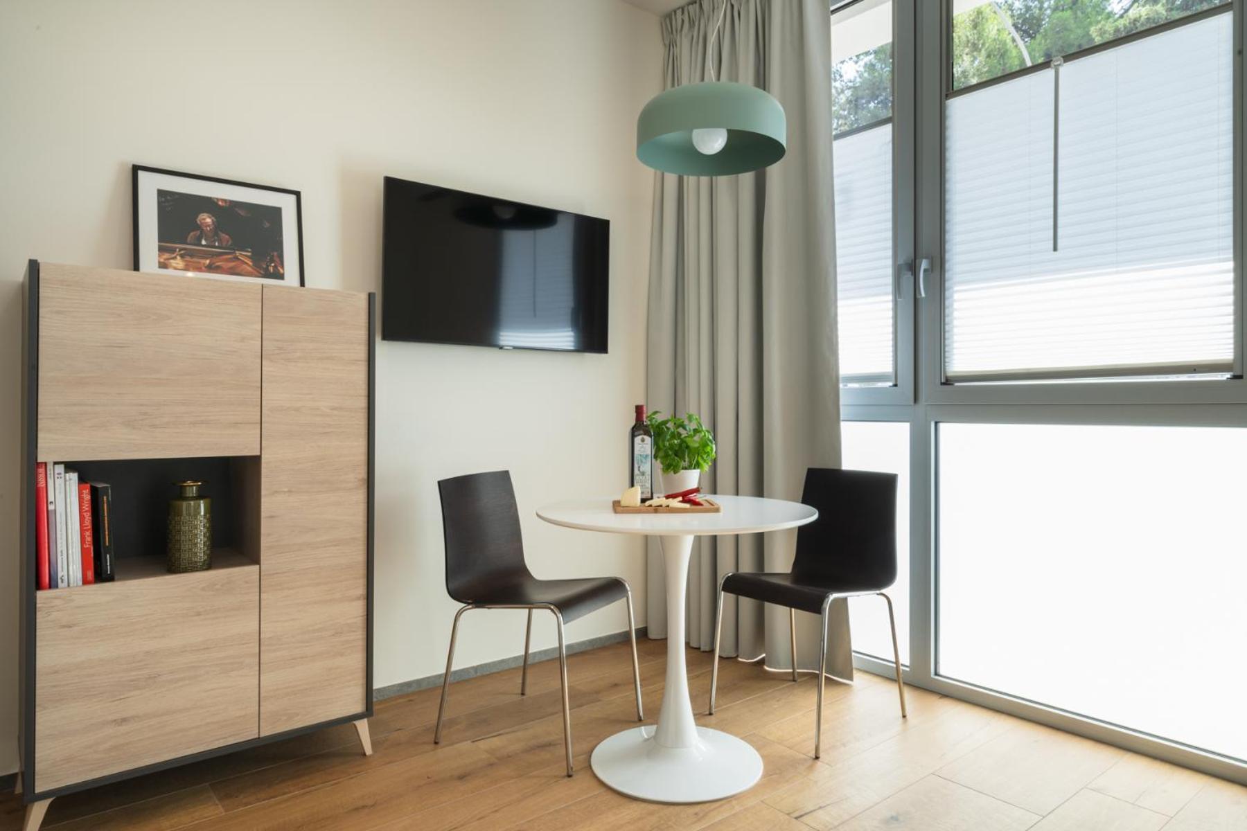 Hotel Dimorae Rooms And Suites - Apartments Чивитанова Марке Екстериор снимка