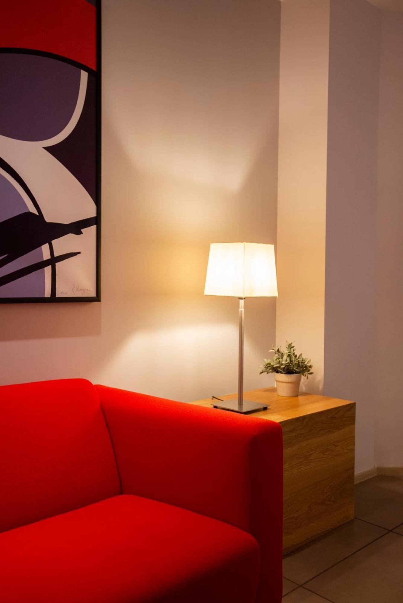 Hotel Dimorae Rooms And Suites - Apartments Чивитанова Марке Екстериор снимка