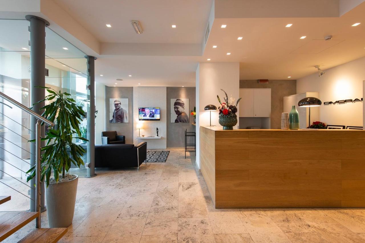Hotel Dimorae Rooms And Suites - Apartments Чивитанова Марке Екстериор снимка