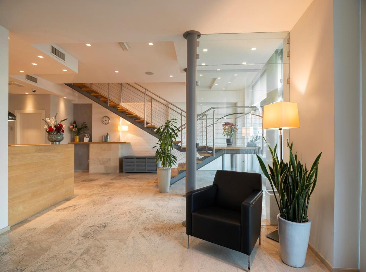 Hotel Dimorae Rooms And Suites - Apartments Чивитанова Марке Екстериор снимка