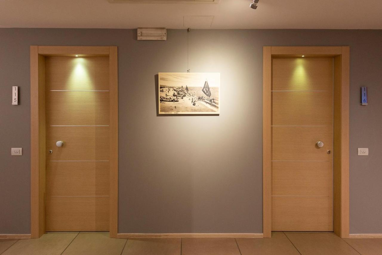 Hotel Dimorae Rooms And Suites - Apartments Чивитанова Марке Екстериор снимка